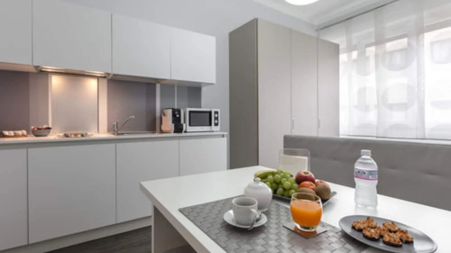 Studio Inn De Angeli Milan 4*,